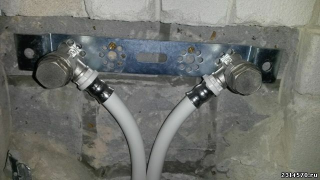 <span style="font-weight: bold;">Разводка труб в новостройке</span>