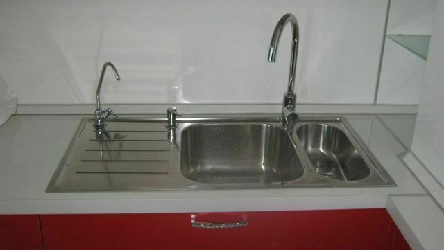 <span style="font-weight: bold;">Установка кухонной мойки со смесителем</span>